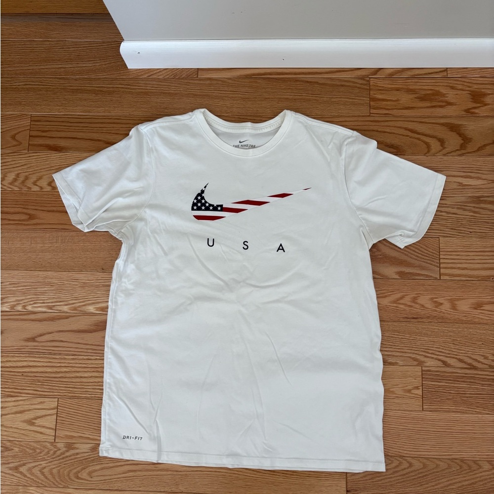 Nike Men's White USA Graphic T-Shirt